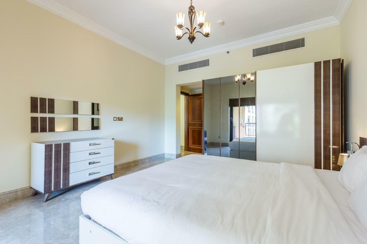 Beachfront Two Bedrooms On Palm Jumeirah By Deluxe Holiday Homes Dubai Eksteriør billede