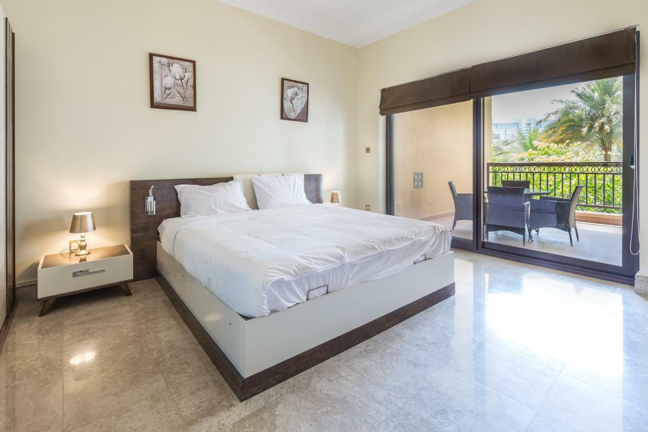 Beachfront Two Bedrooms On Palm Jumeirah By Deluxe Holiday Homes Dubai Eksteriør billede
