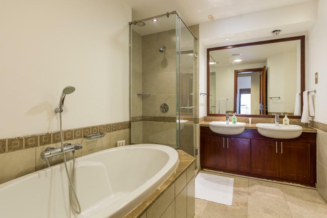 Beachfront Two Bedrooms On Palm Jumeirah By Deluxe Holiday Homes Dubai Eksteriør billede