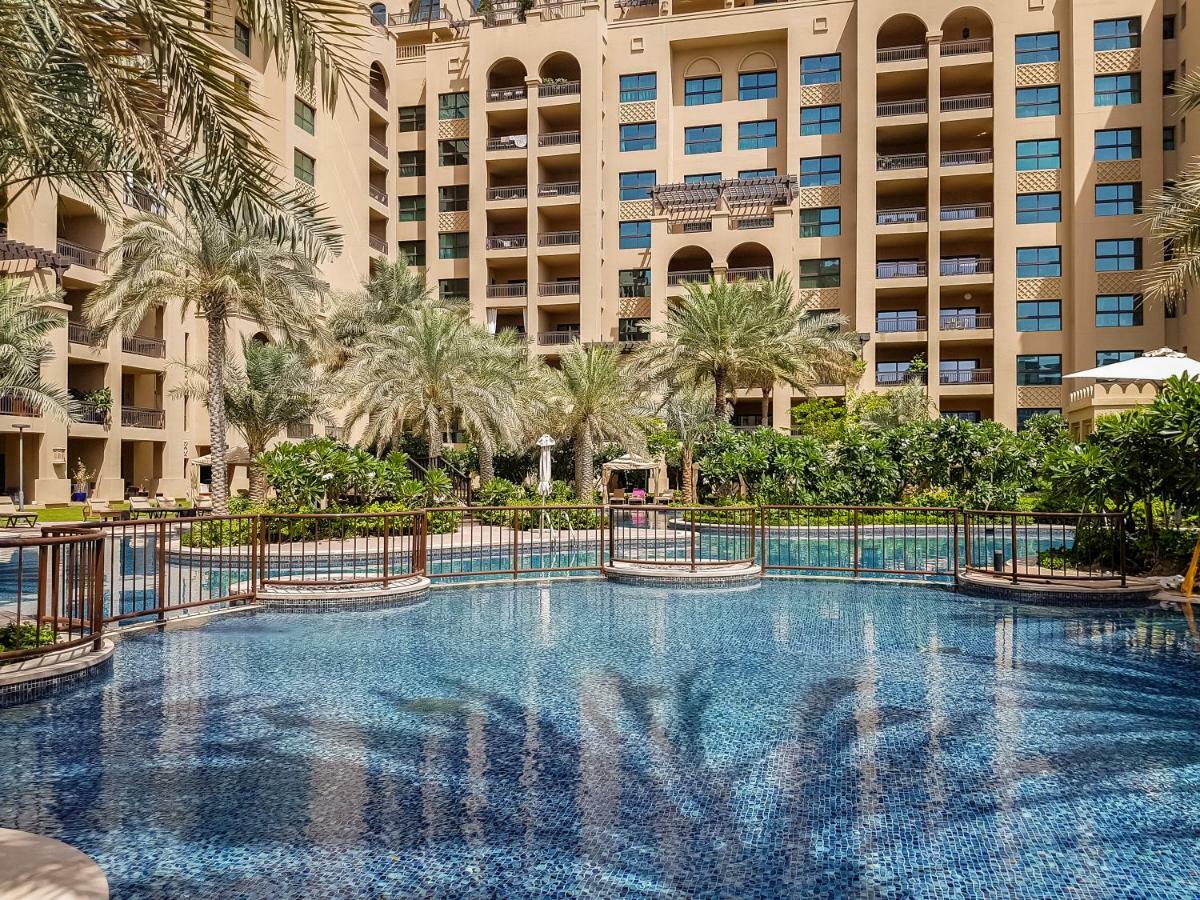 Beachfront Two Bedrooms On Palm Jumeirah By Deluxe Holiday Homes Dubai Eksteriør billede