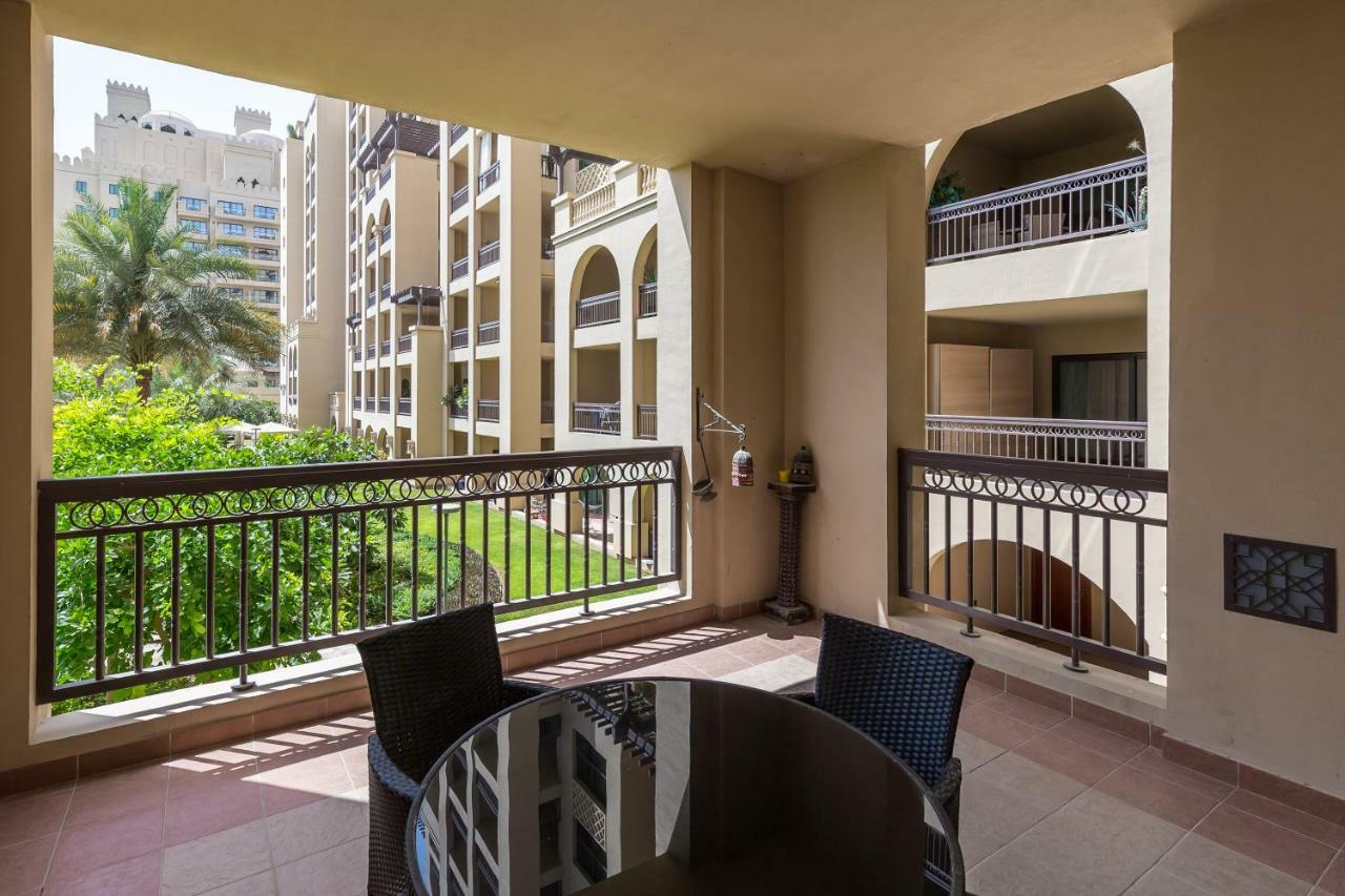 Beachfront Two Bedrooms On Palm Jumeirah By Deluxe Holiday Homes Dubai Eksteriør billede